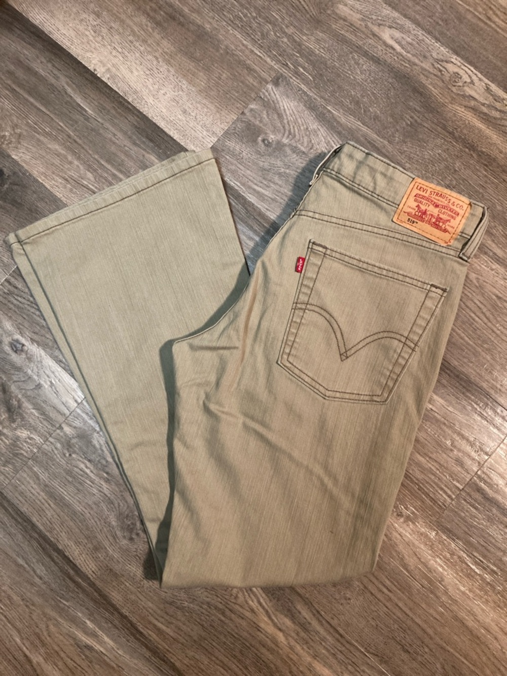 Levi’s Low Stretch Low Flare 519 Jeans